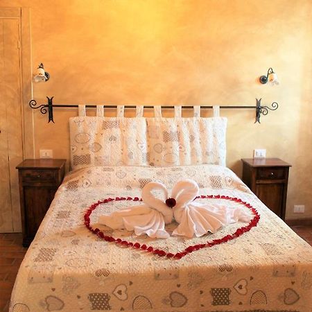 לינה וארוחת בוקר Roncoferraro La Casa Delle Rondini מראה חיצוני תמונה