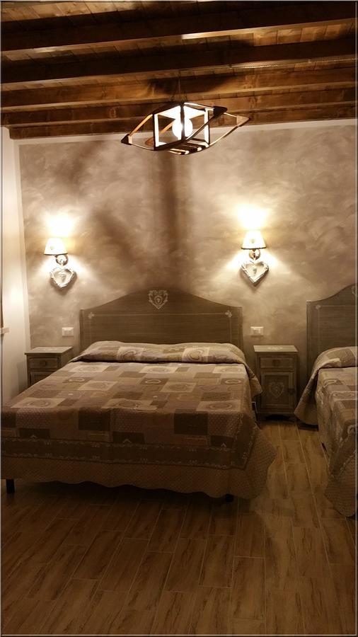 לינה וארוחת בוקר Roncoferraro La Casa Delle Rondini מראה חיצוני תמונה