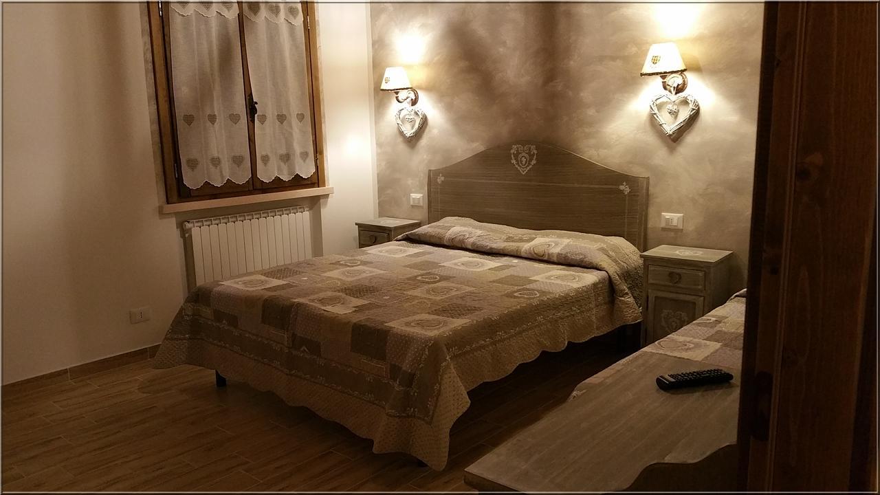 לינה וארוחת בוקר Roncoferraro La Casa Delle Rondini מראה חיצוני תמונה