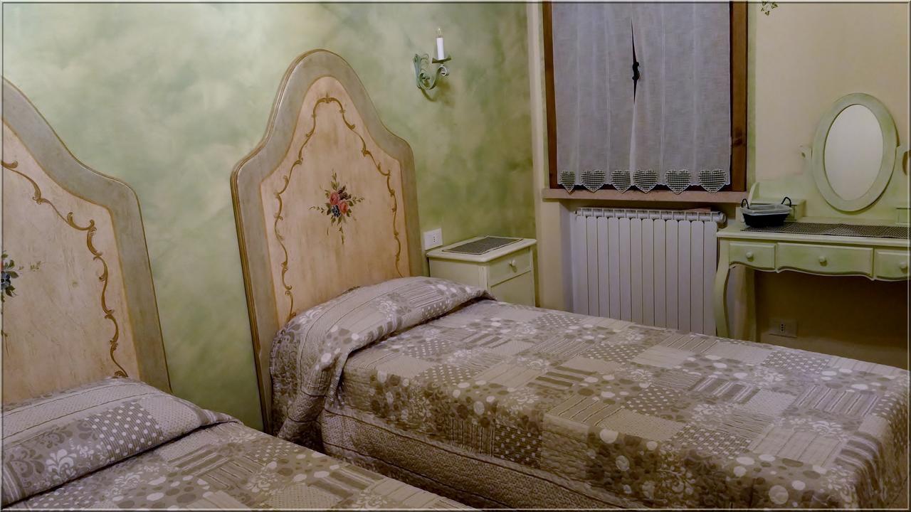 לינה וארוחת בוקר Roncoferraro La Casa Delle Rondini מראה חיצוני תמונה