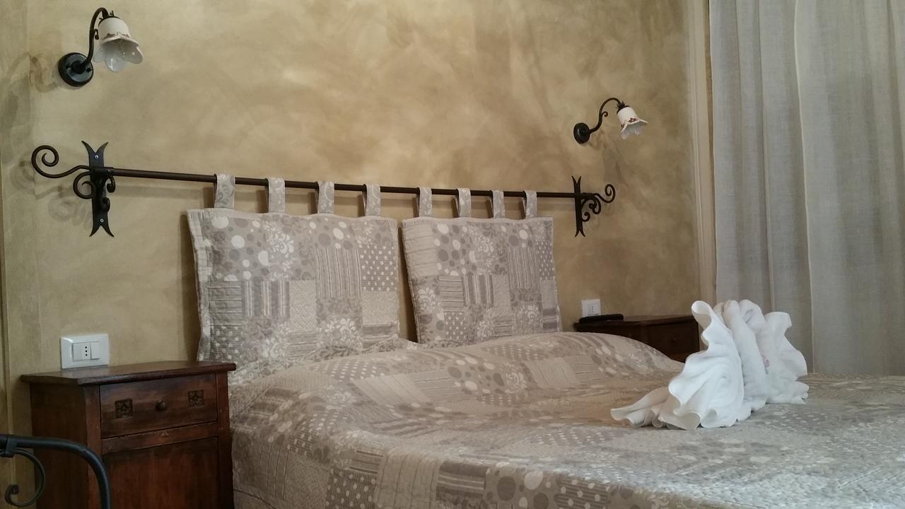 לינה וארוחת בוקר Roncoferraro La Casa Delle Rondini מראה חיצוני תמונה