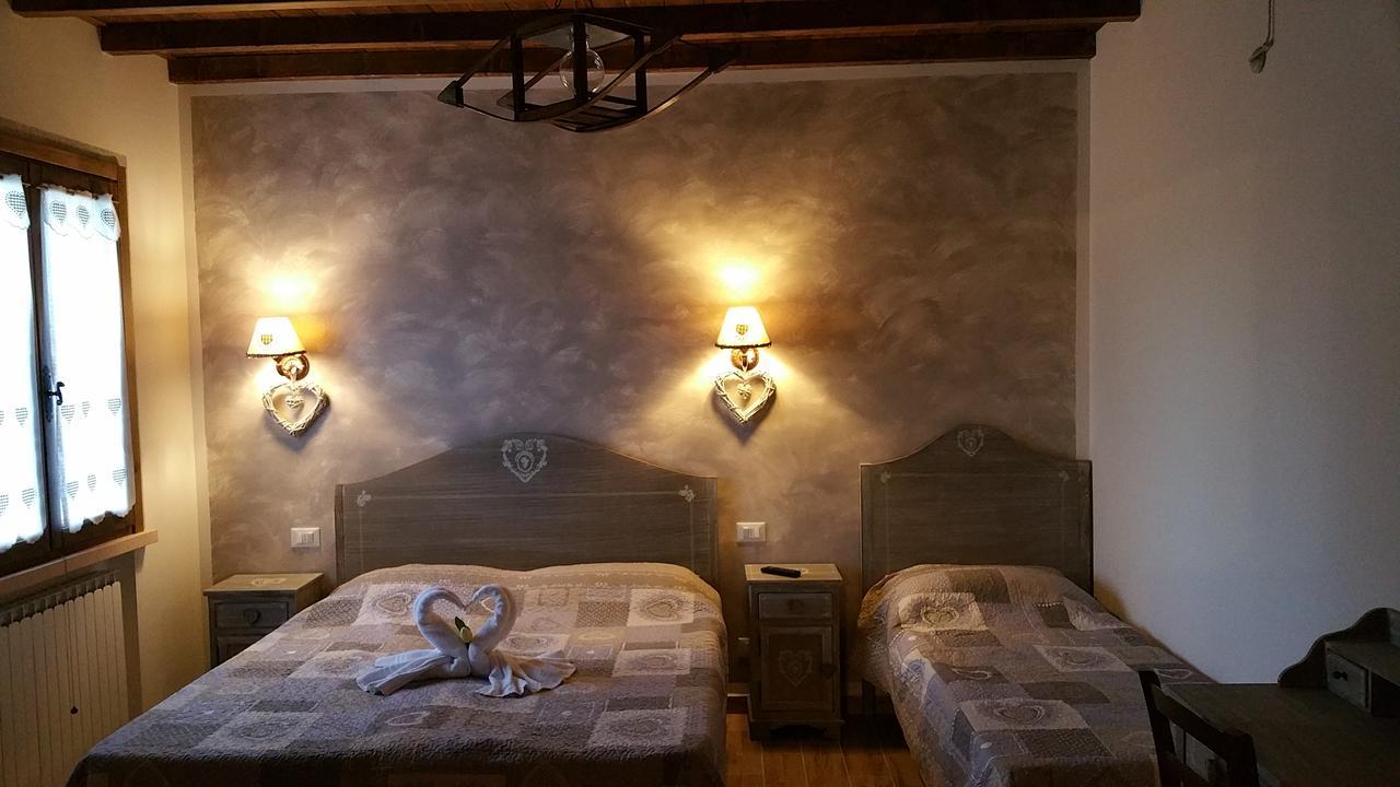 לינה וארוחת בוקר Roncoferraro La Casa Delle Rondini מראה חיצוני תמונה
