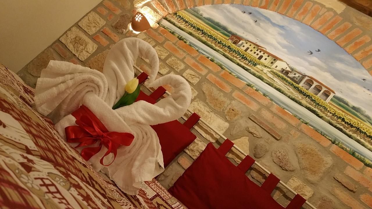 לינה וארוחת בוקר Roncoferraro La Casa Delle Rondini מראה חיצוני תמונה