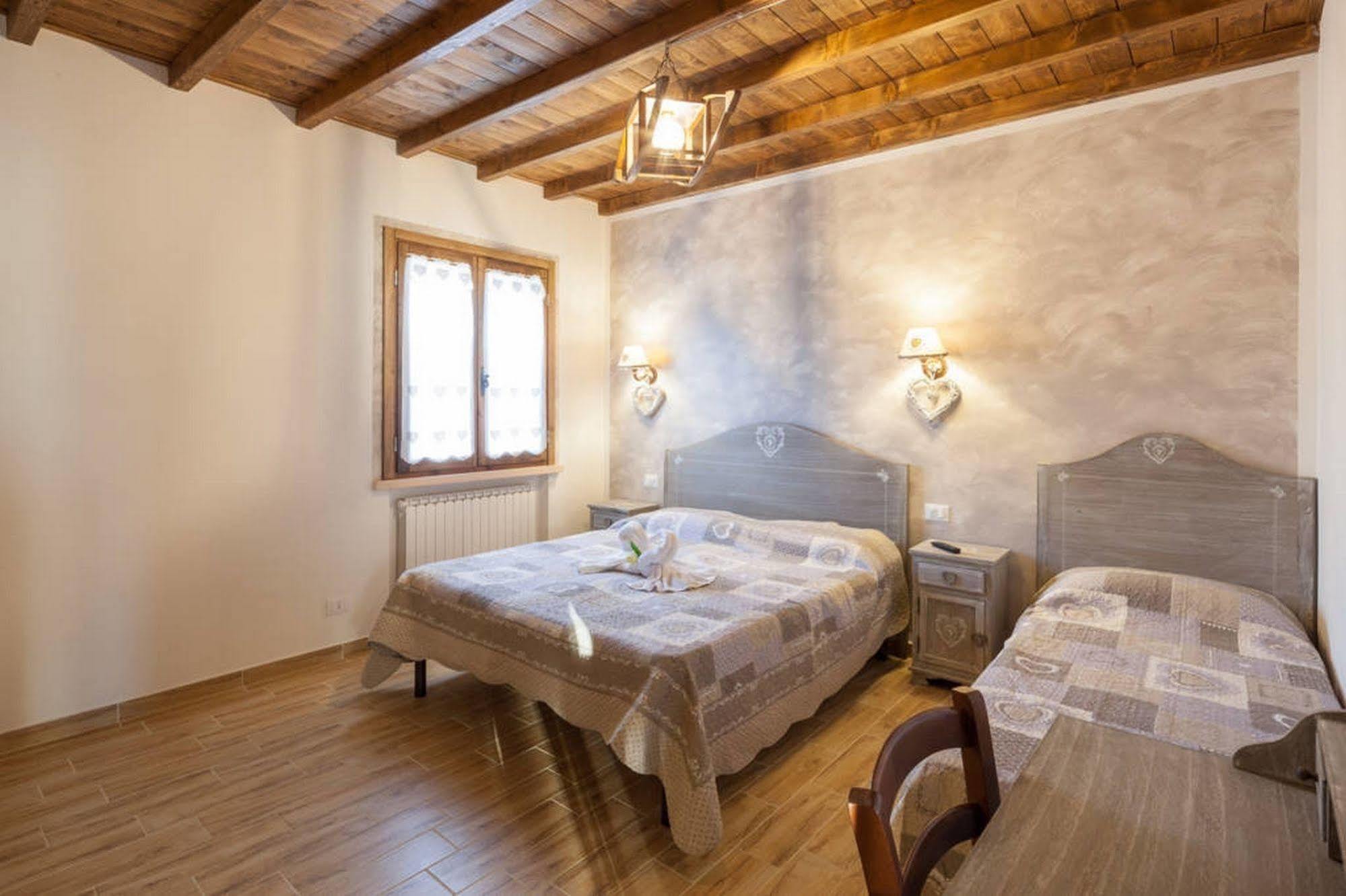 לינה וארוחת בוקר Roncoferraro La Casa Delle Rondini מראה חיצוני תמונה