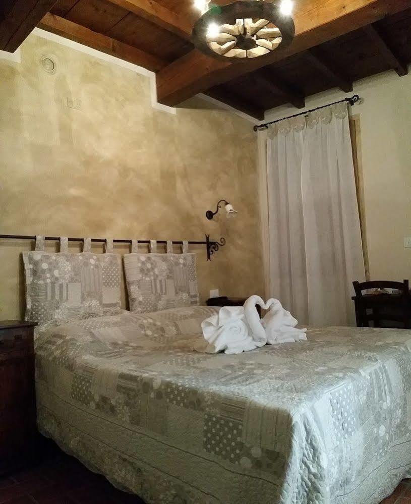 לינה וארוחת בוקר Roncoferraro La Casa Delle Rondini מראה חיצוני תמונה