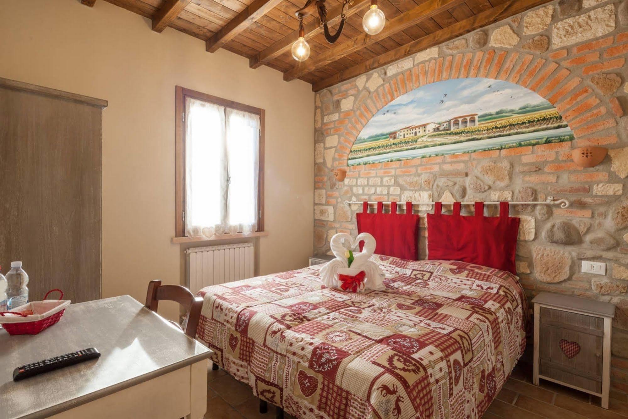 לינה וארוחת בוקר Roncoferraro La Casa Delle Rondini מראה חיצוני תמונה