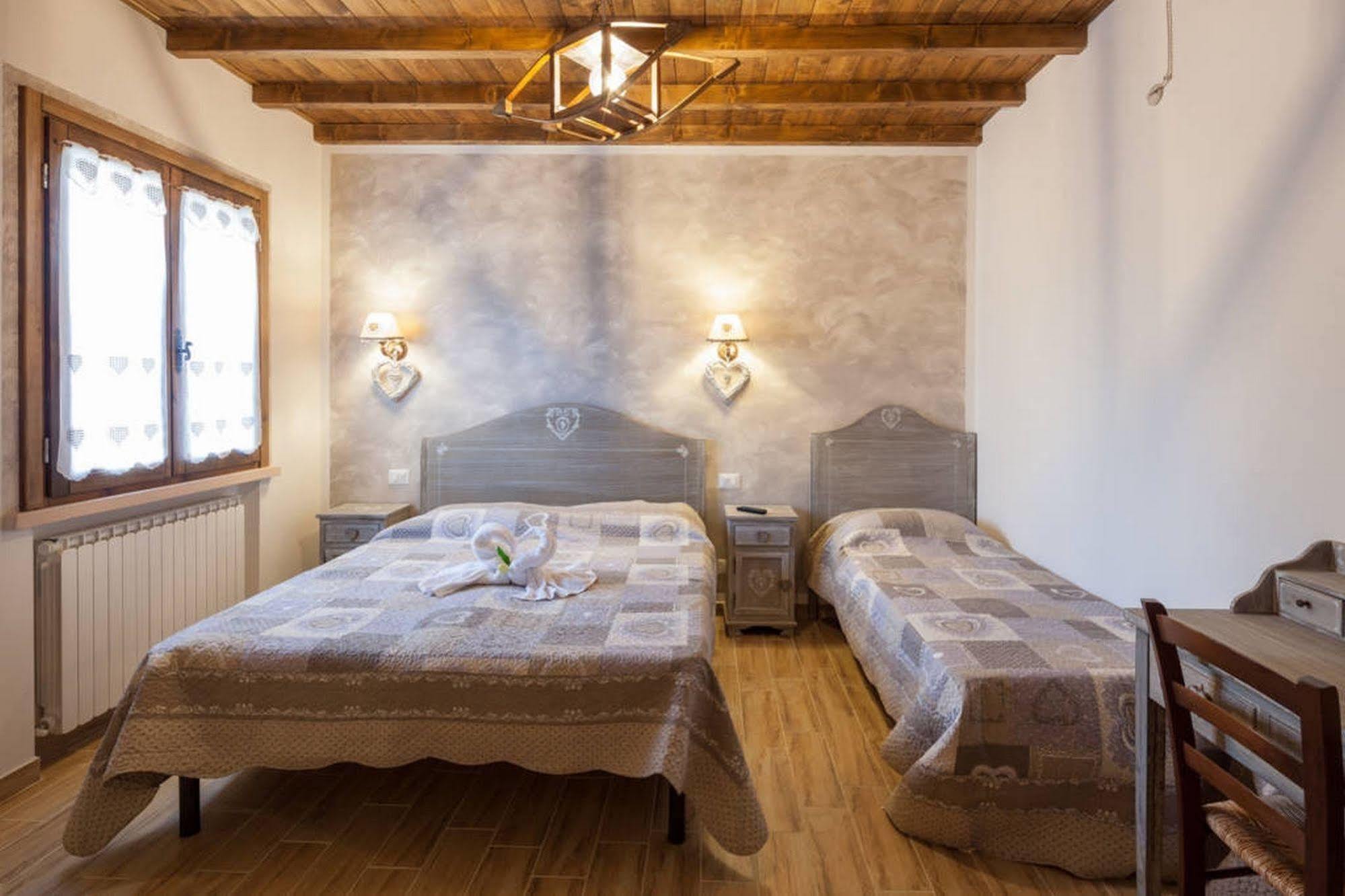 לינה וארוחת בוקר Roncoferraro La Casa Delle Rondini מראה חיצוני תמונה