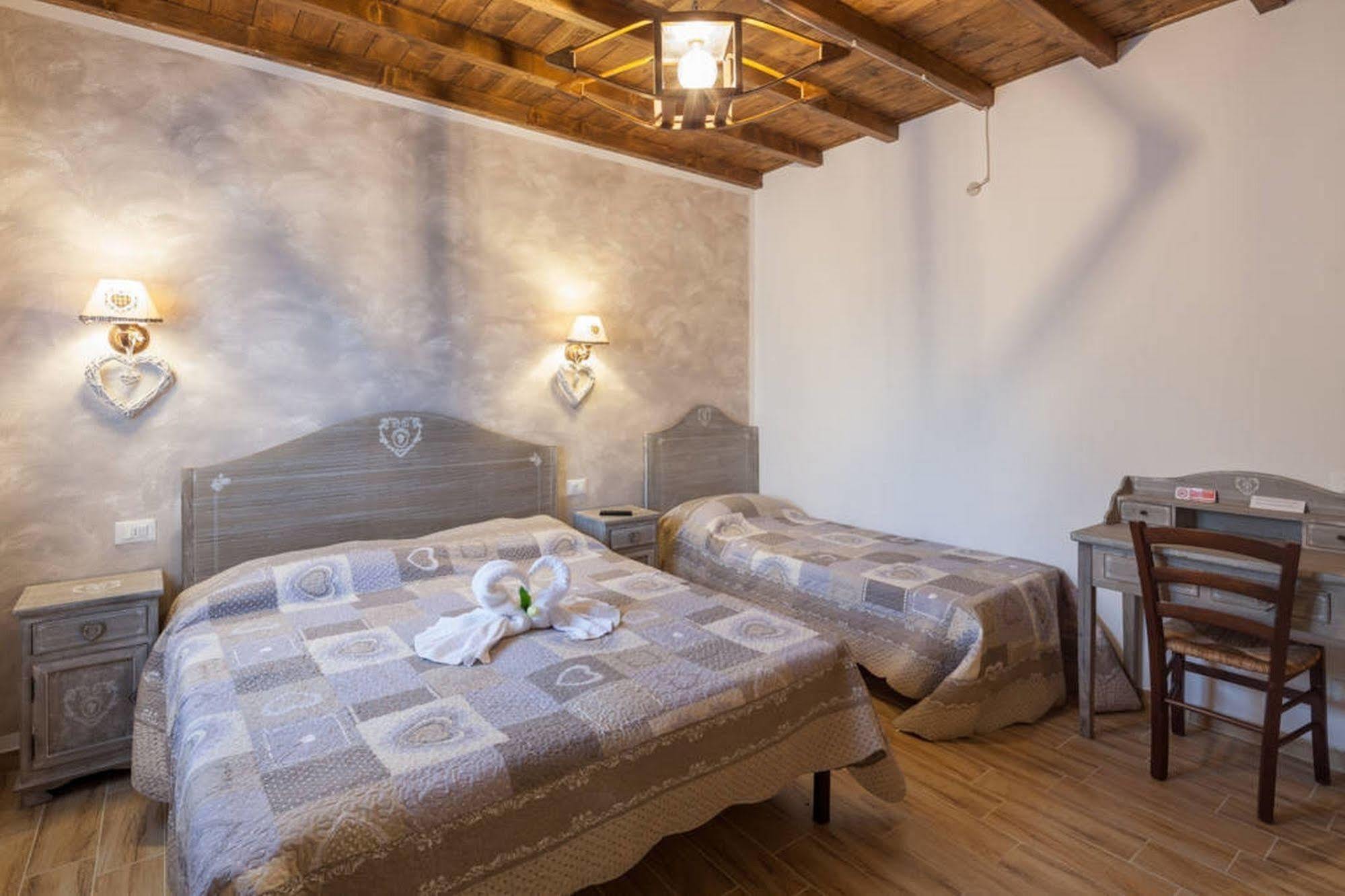 לינה וארוחת בוקר Roncoferraro La Casa Delle Rondini מראה חיצוני תמונה