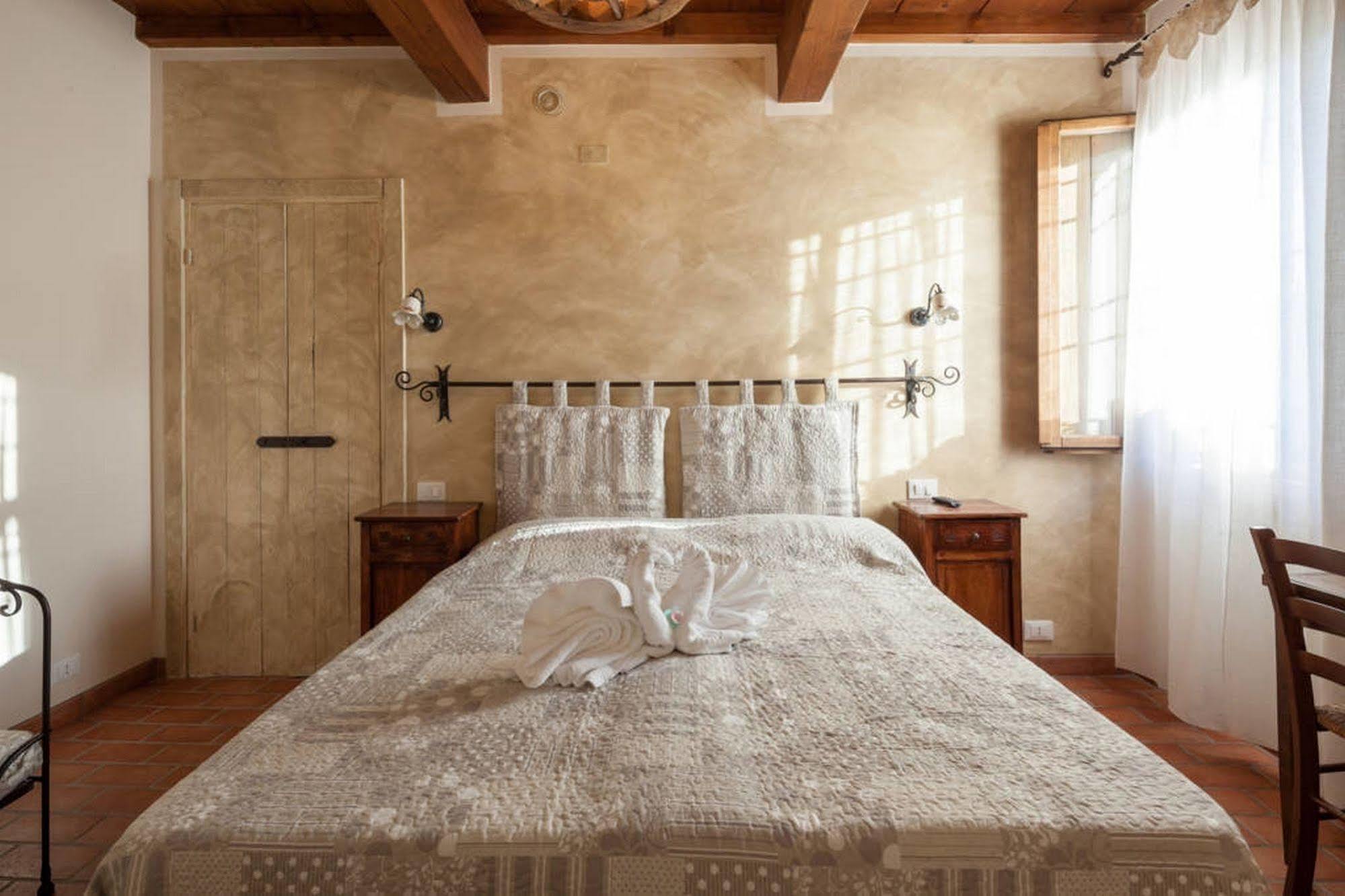לינה וארוחת בוקר Roncoferraro La Casa Delle Rondini מראה חיצוני תמונה