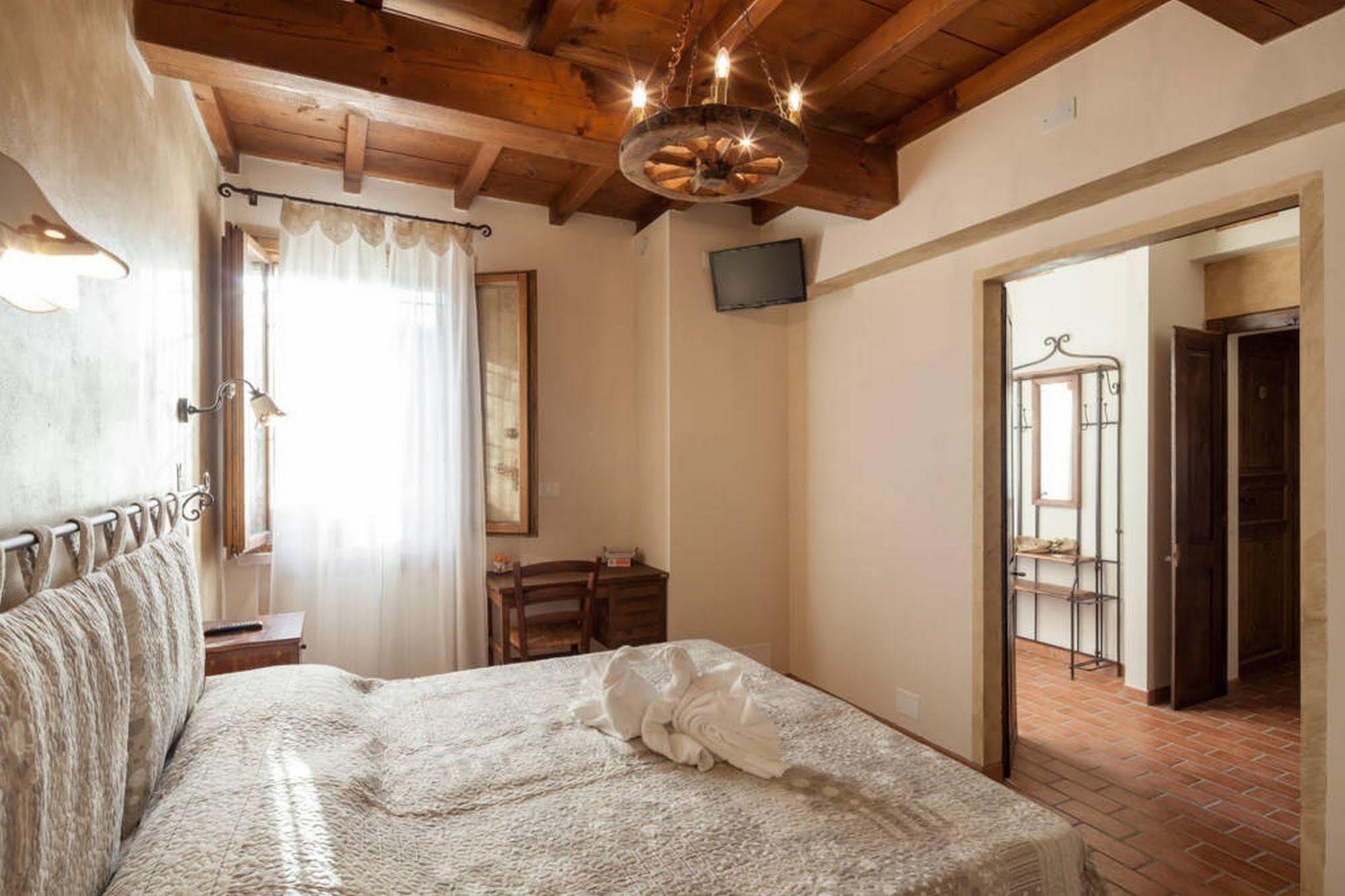לינה וארוחת בוקר Roncoferraro La Casa Delle Rondini מראה חיצוני תמונה