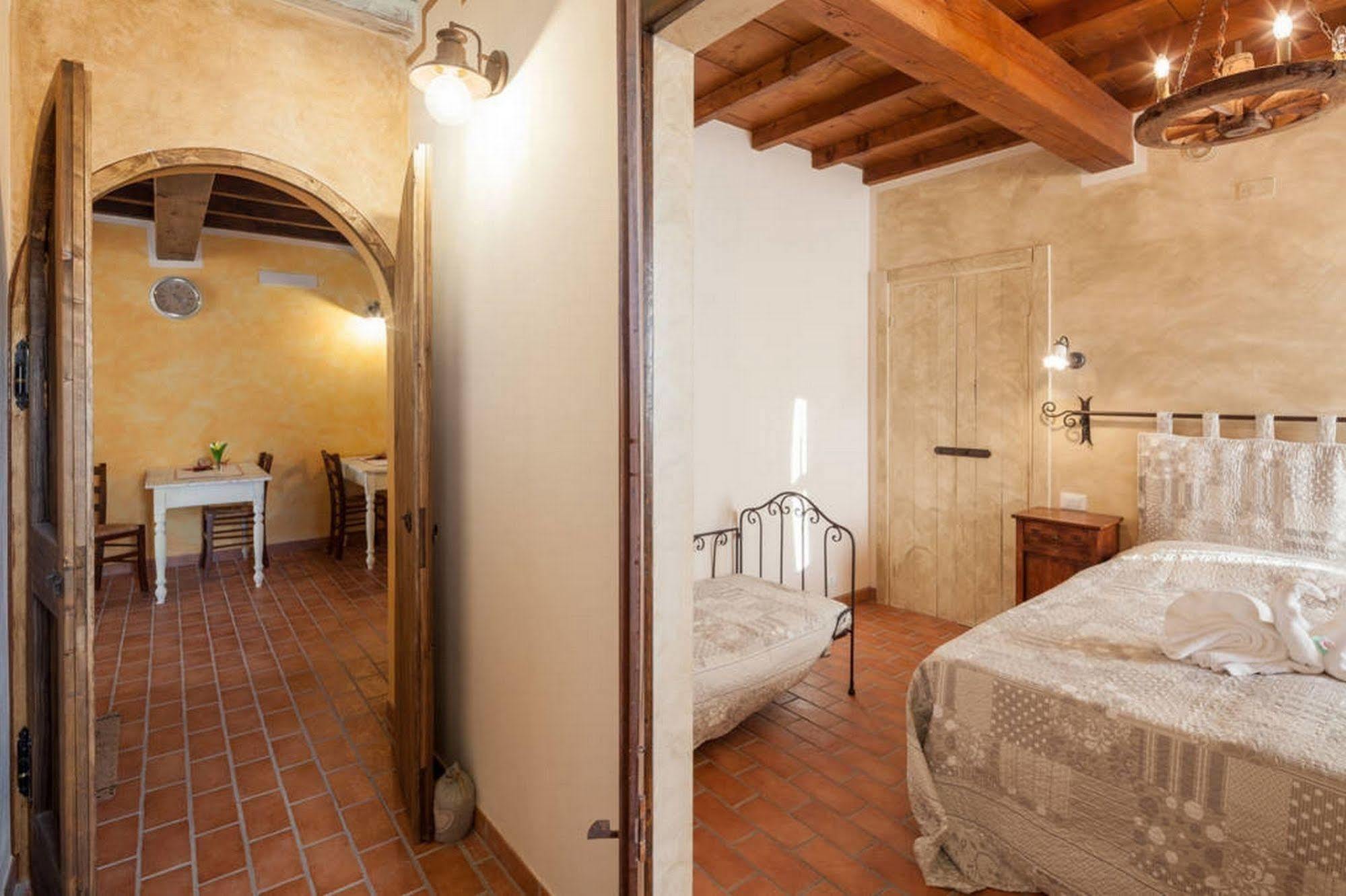 לינה וארוחת בוקר Roncoferraro La Casa Delle Rondini מראה חיצוני תמונה