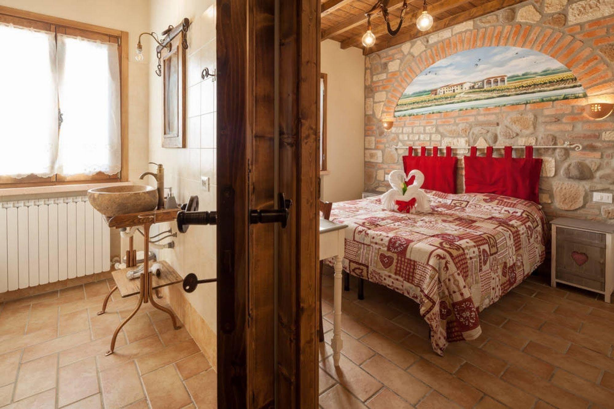 לינה וארוחת בוקר Roncoferraro La Casa Delle Rondini מראה חיצוני תמונה