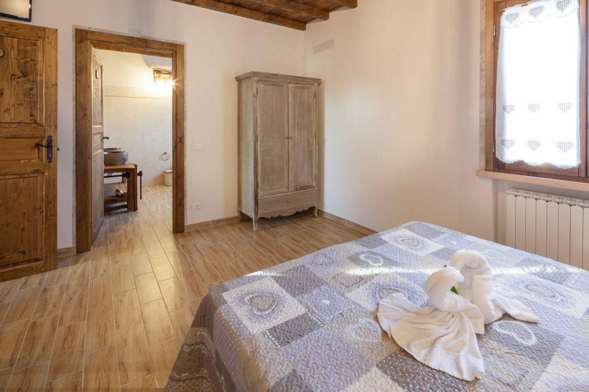 לינה וארוחת בוקר Roncoferraro La Casa Delle Rondini מראה חיצוני תמונה