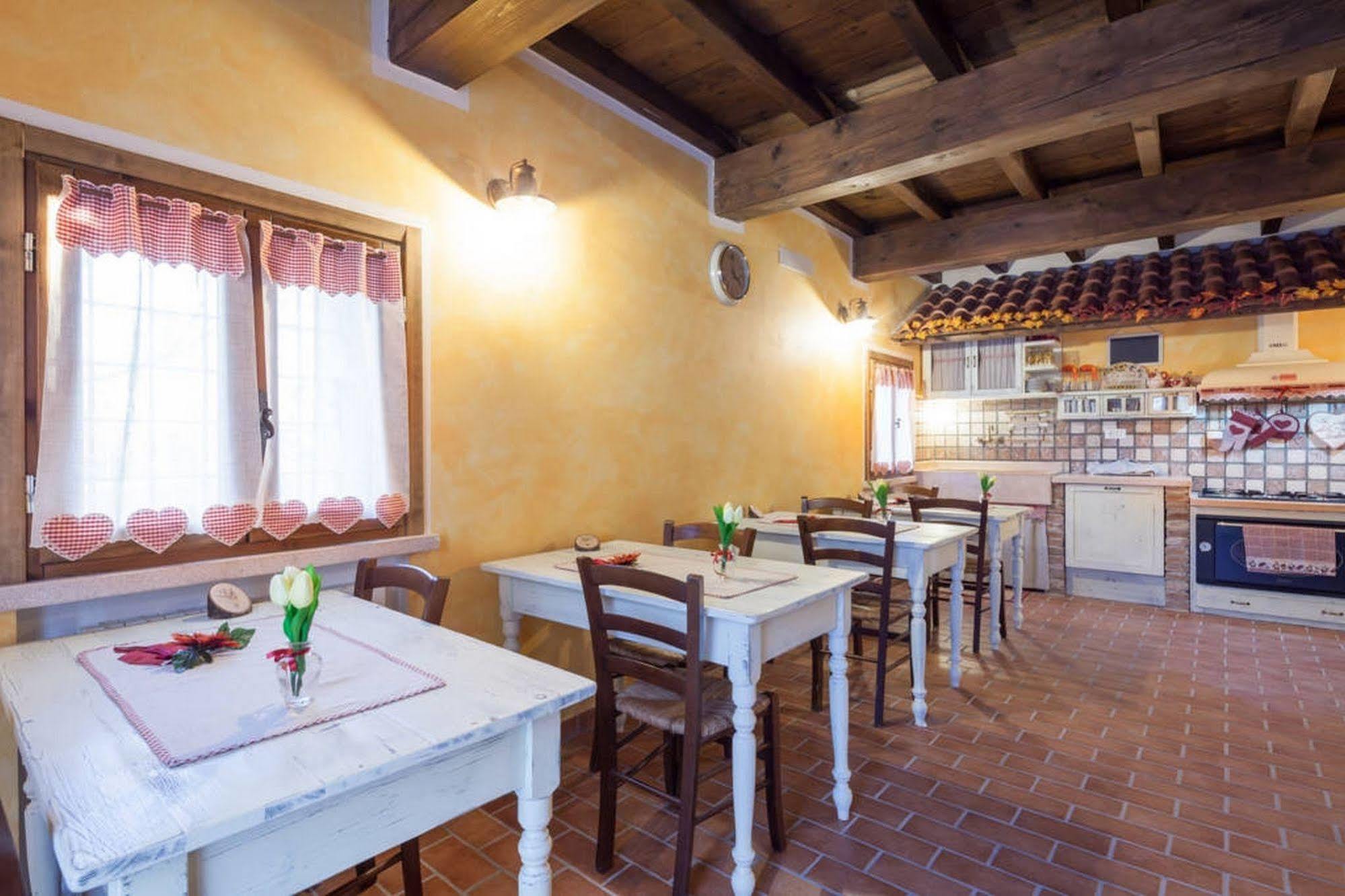 לינה וארוחת בוקר Roncoferraro La Casa Delle Rondini מראה חיצוני תמונה