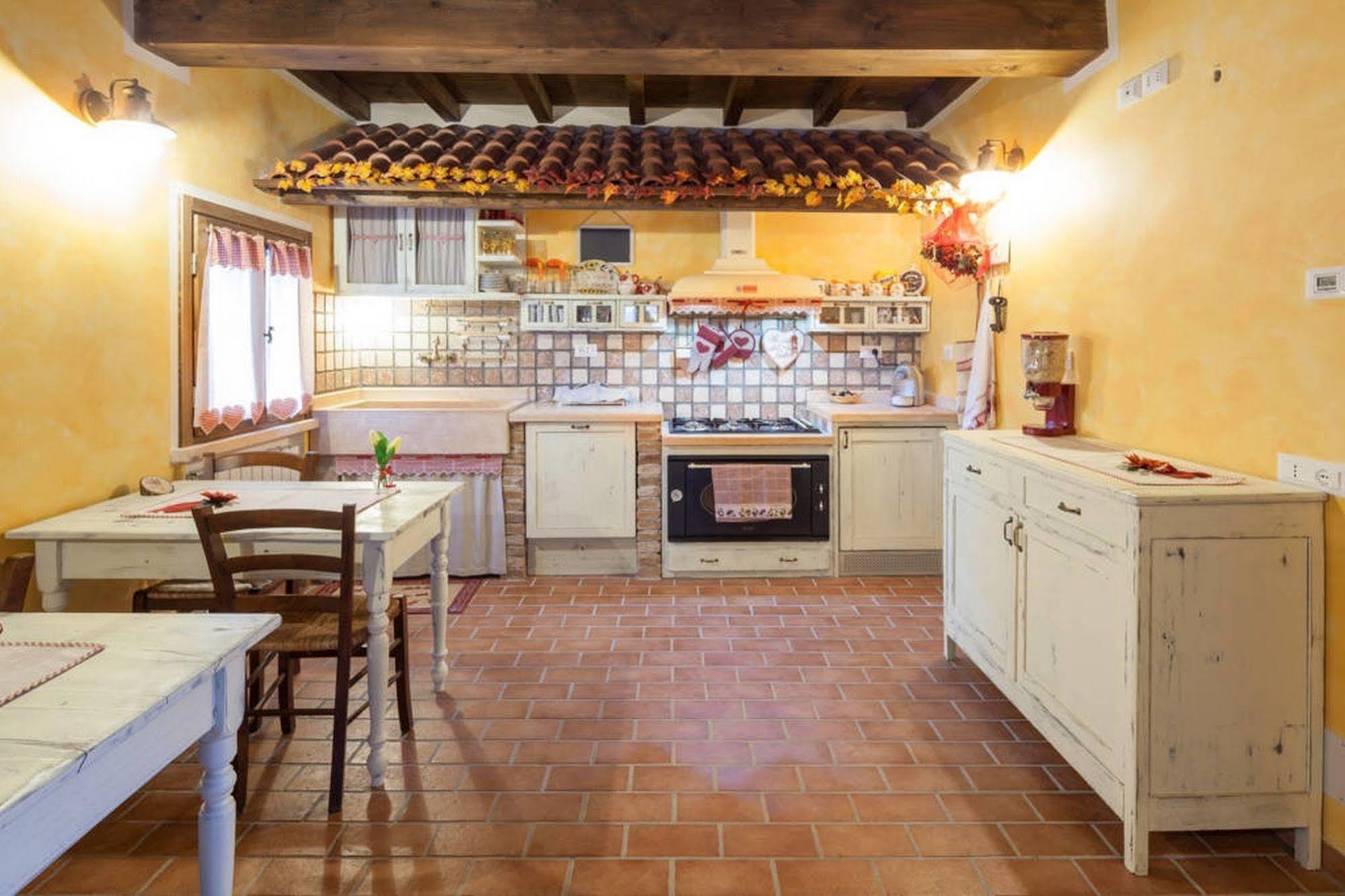 לינה וארוחת בוקר Roncoferraro La Casa Delle Rondini מראה חיצוני תמונה