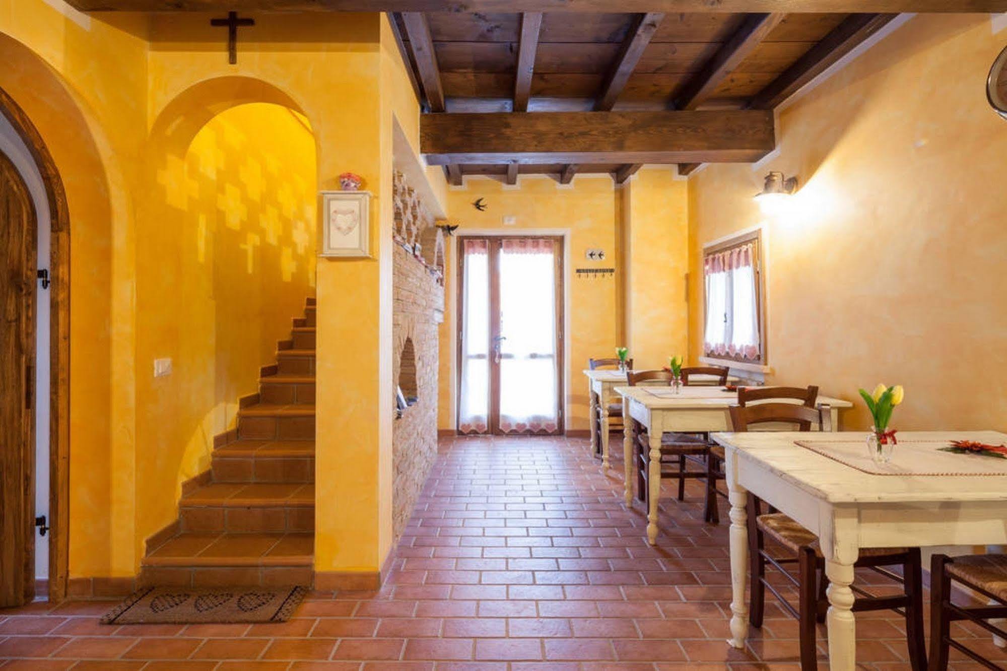 לינה וארוחת בוקר Roncoferraro La Casa Delle Rondini מראה חיצוני תמונה