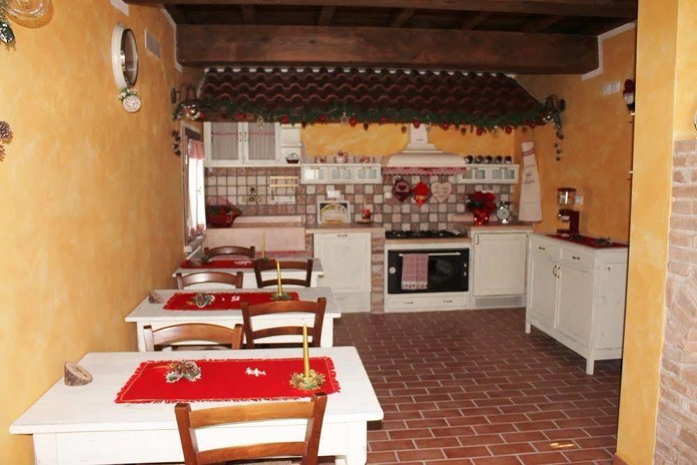לינה וארוחת בוקר Roncoferraro La Casa Delle Rondini מראה חיצוני תמונה