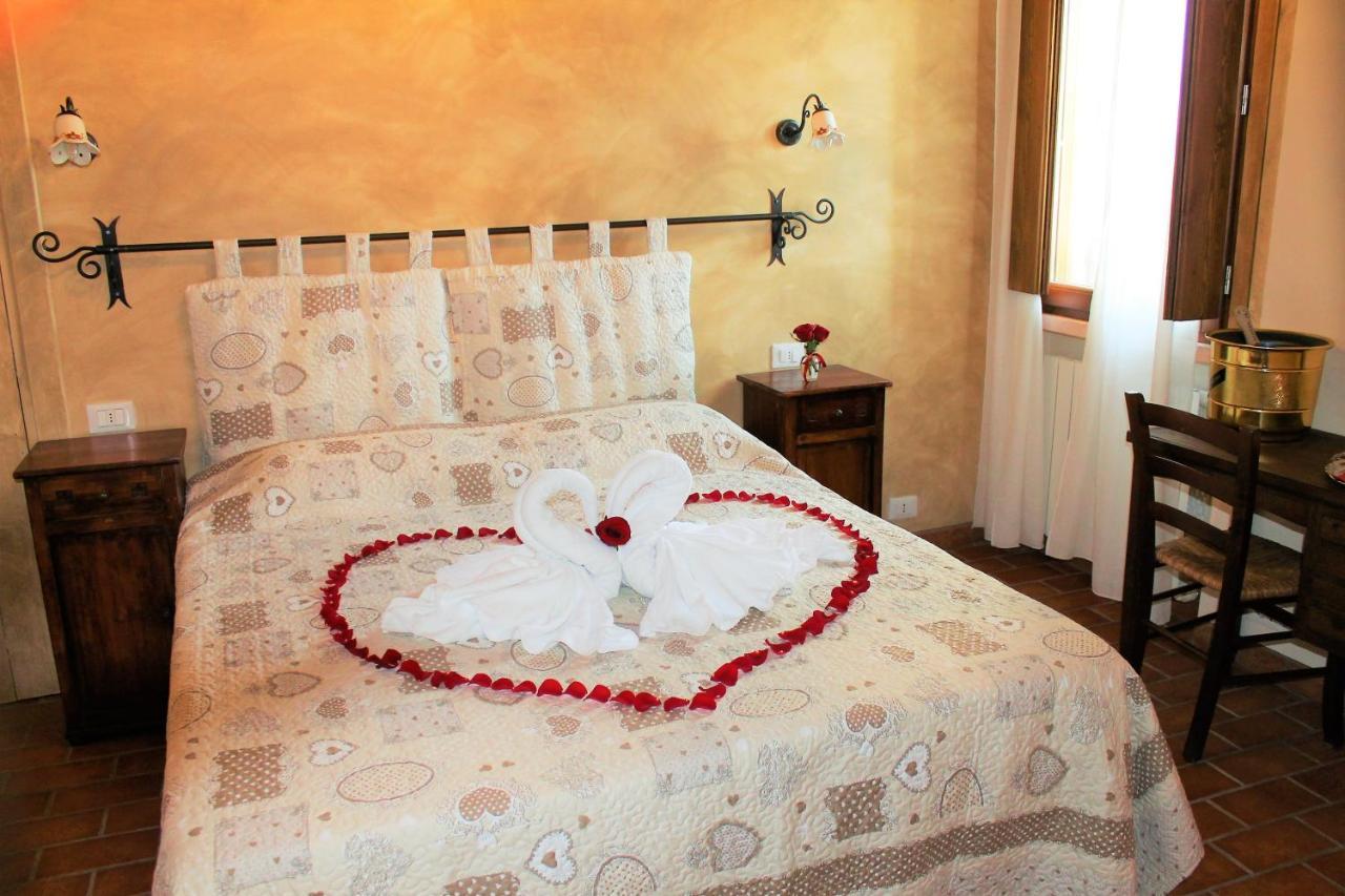 לינה וארוחת בוקר Roncoferraro La Casa Delle Rondini מראה חיצוני תמונה